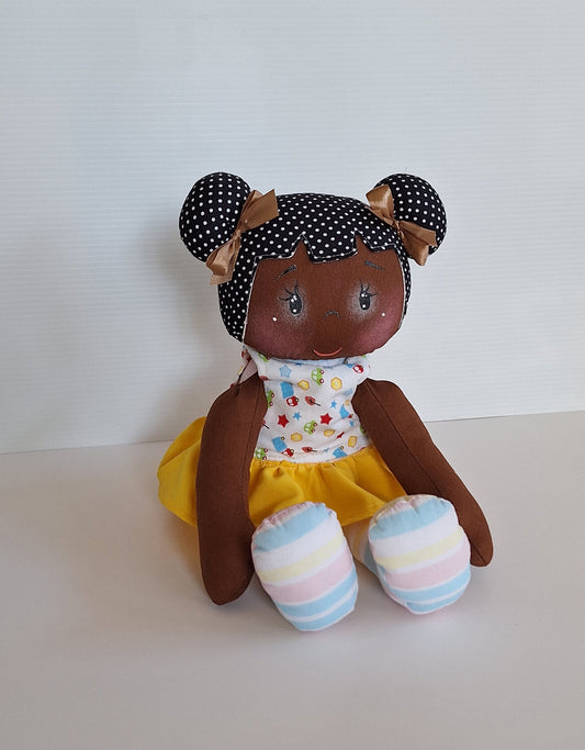 Muñeca de tela artesanal